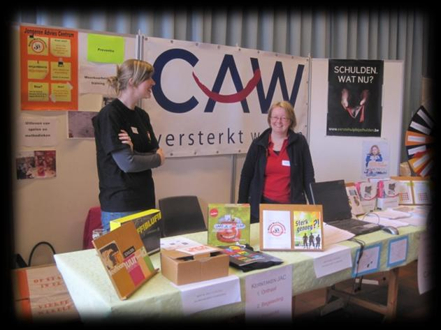 Boeren op een kruispunt Ook CAW Midden West-Vlaanderen en CAW De Papaver lichtten toe wat zij als organisatie kunnen betekenen voor jongeren en volwassenen met (een risico op) schulden.