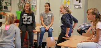 4. RECHTEN EN PLICHTEN VAN LEERLINGEN EN OUDERS Bèta Challenge kent zeven domeinen die wisselend aan bod GEDRAGSCODE EN SCHOOLREGELS komen: Water, Energie & Natuur; Mobiliteit & Ruimte; Science 14 Op