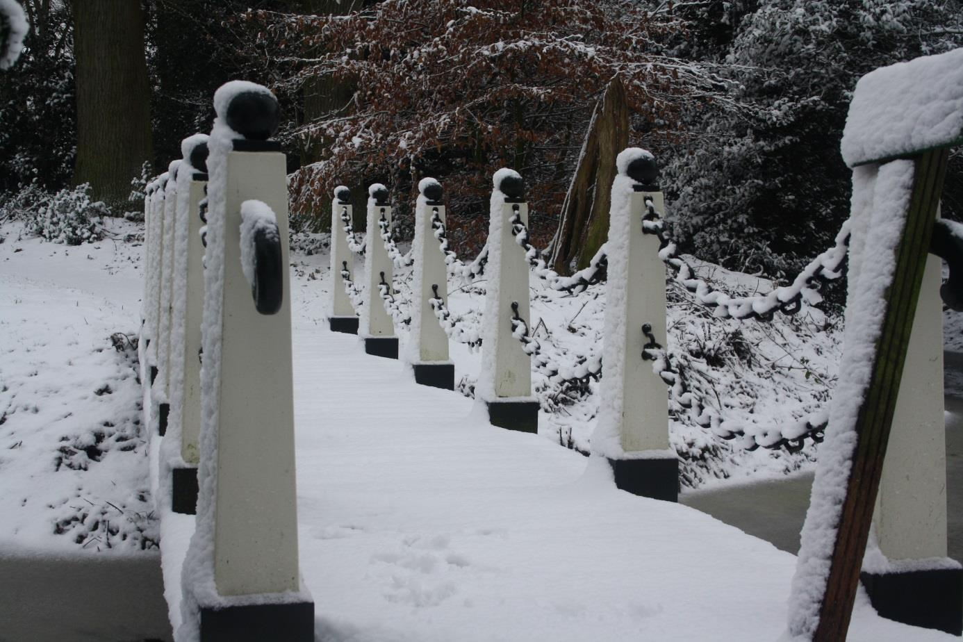 Vergezichten, t besneejde bruggien, perken met maagdelijke snee j, t maken niet uut ik