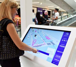 Retail Digital Signage 2.Orange Contentcasting software toont uw boodschap op de monitor of videowall. Gerichte aanbiedingen, touch action en calls-to-action.