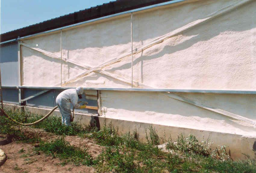 8 KUNSTSTOF BINNENBLAD SPOUWMUUR Voor de buitenmuren leveren wij kunststof profielen. Dit vormt het binnenblad van de spouwmuur.