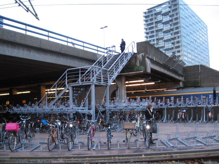 Den Haag Centraal stalling Pr. Bernhardviaduct(Rijnstraat) & Kon.