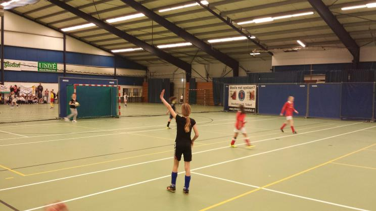 Groep 8a Noordelijke finales schoolzaalvoetbal Na eind januari de voorrondes in Franeker te hebben gewonnen, mocht groep 8a op 26 maart met zowel het jongens als meisjesteam aantreden in de