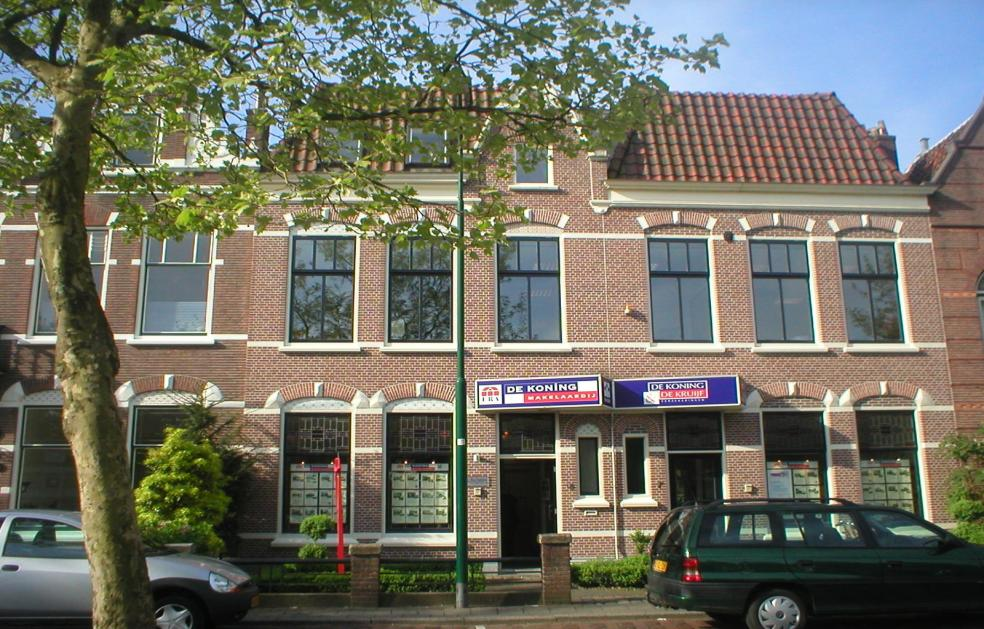 ERA De Koning Makelaardij, vestiging Woerden ERA De Koning Makelaardij is een regionaal actief makelaarskantoor met vestigingen in Alphen aan den Rijn, De Meern, Gouda, Houten, Nieuwkoop en Woerden.