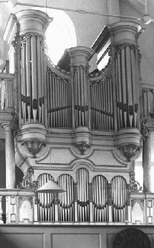 Evangelisch Luitherse Kerk Evangelisch-Lutherse kerk Nadat korte tijd gebruik was gemaakt van een tweedehands orgeltje, plaatste Metzker in 1695 een nieuw eenmanuaals orgel, dat in 1762 door de