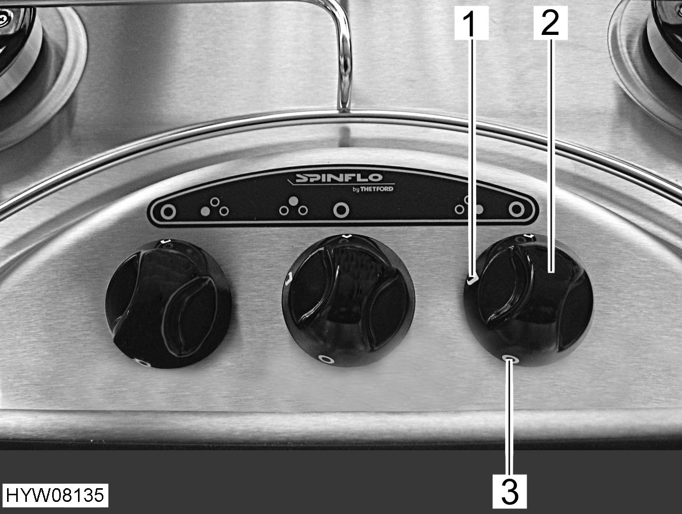 10 Inbouwapparatuur Afb. 70 Bedieningselementen voor gaskooktoestel Inschakelen: De hoofdafsluitkraan op de gasfles en gasafsluitkraan "Kookplaat" openen. Afdekking van het gaskooktoestel openen.