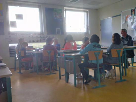 Slootonderzoek, groep 7C We hadden slootonderzoek en we gingen naast het Eendenplein naar de sloot, bij de steigers.