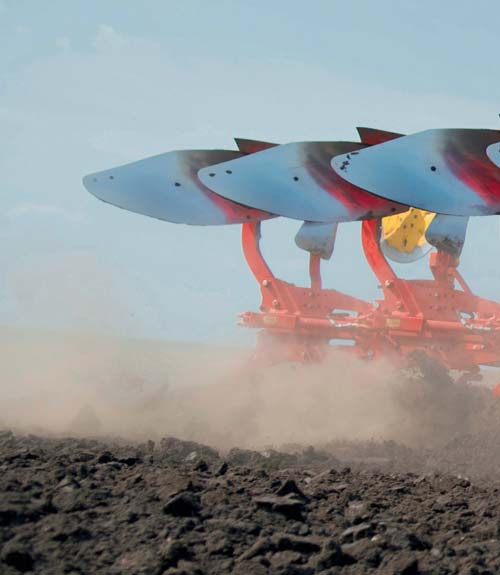 SERVO techniek Schone oppervlakke en voren Voorscharen zonder gereedschap verstelbaar Gelĳke steel voor alle voorscharen met meervoudige diepteregeling De afstand tot het rister via een gatenpatroon