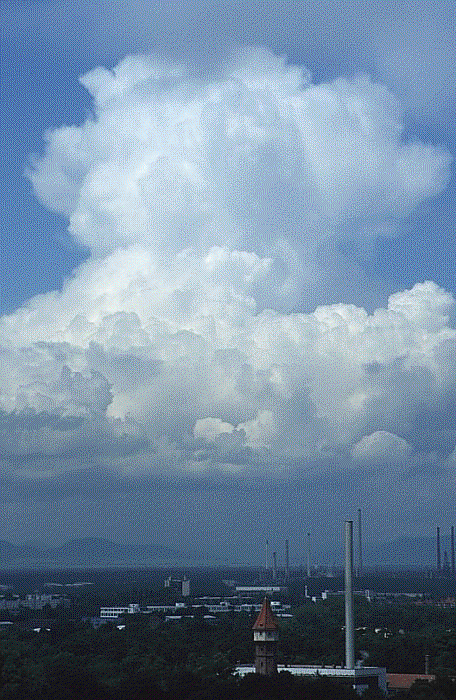 Zomers onstabiel, cumulonimbus (Cb) Deze wolken kunnen zich