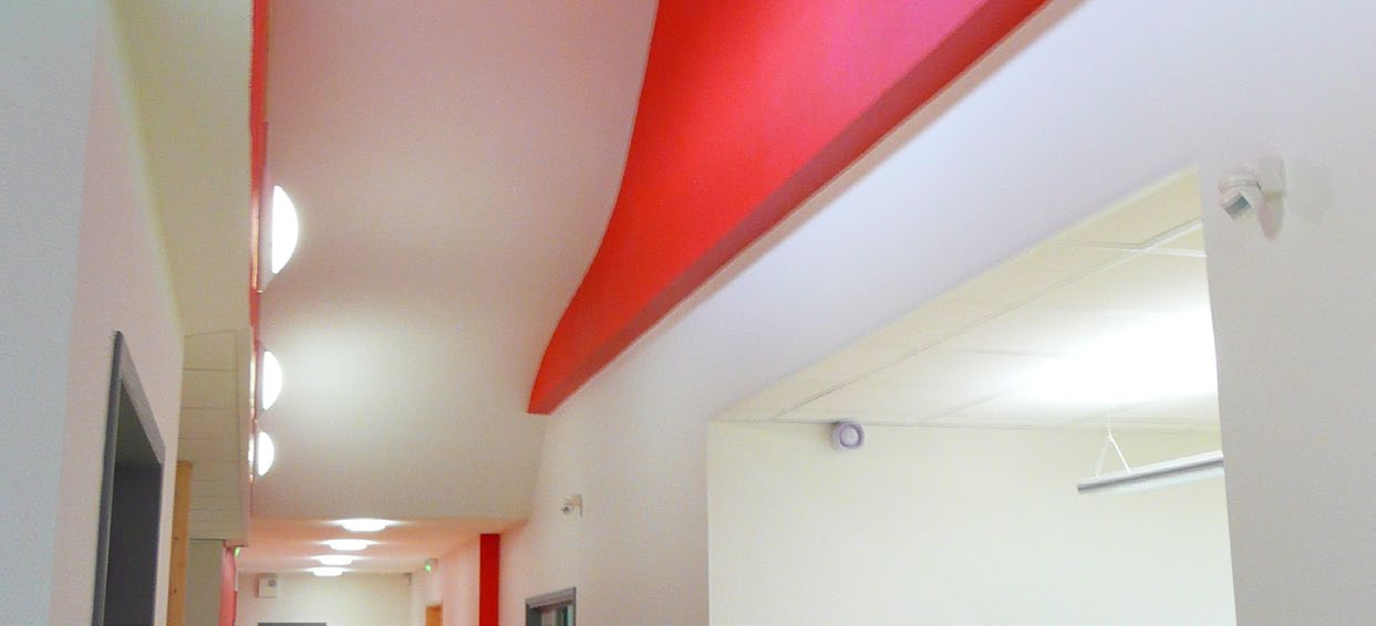 Systeem installatie Bijzondere situaties Flecto (gewelfd) Flecto-plafondpanelen kunnen worden geplaatst op gewelfde oppervlakken met een straal van minstens 1000 mm.