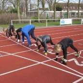 Schoolpleinspelletjes 1 Groep 3/4/5 Wat is het toch leuk om naar school te gaan. Rekenen, zingen, schrijven, gym, noem maar op. Maar wat ook heel erg leuk aan school is, zijn de pauzes.