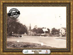 Javaplein Druten Javaplein Javaplein in Druten rond 1960, gezien vanaf de Koningsweg/Scharenburg komend vanaf Horssen of Koningsweg vanaf Puiflijk met nog een