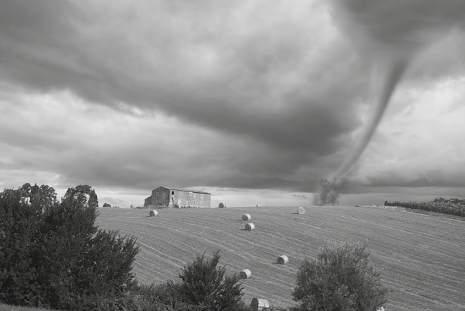 Naam: hema: T Datum: 1. De windhoos Geef bij elke vraag een passend antwoord. fotola70 - Fotolia.com - Wat is mooi in dit stormachtige natuurbeeld? Noem één ding. Bv.