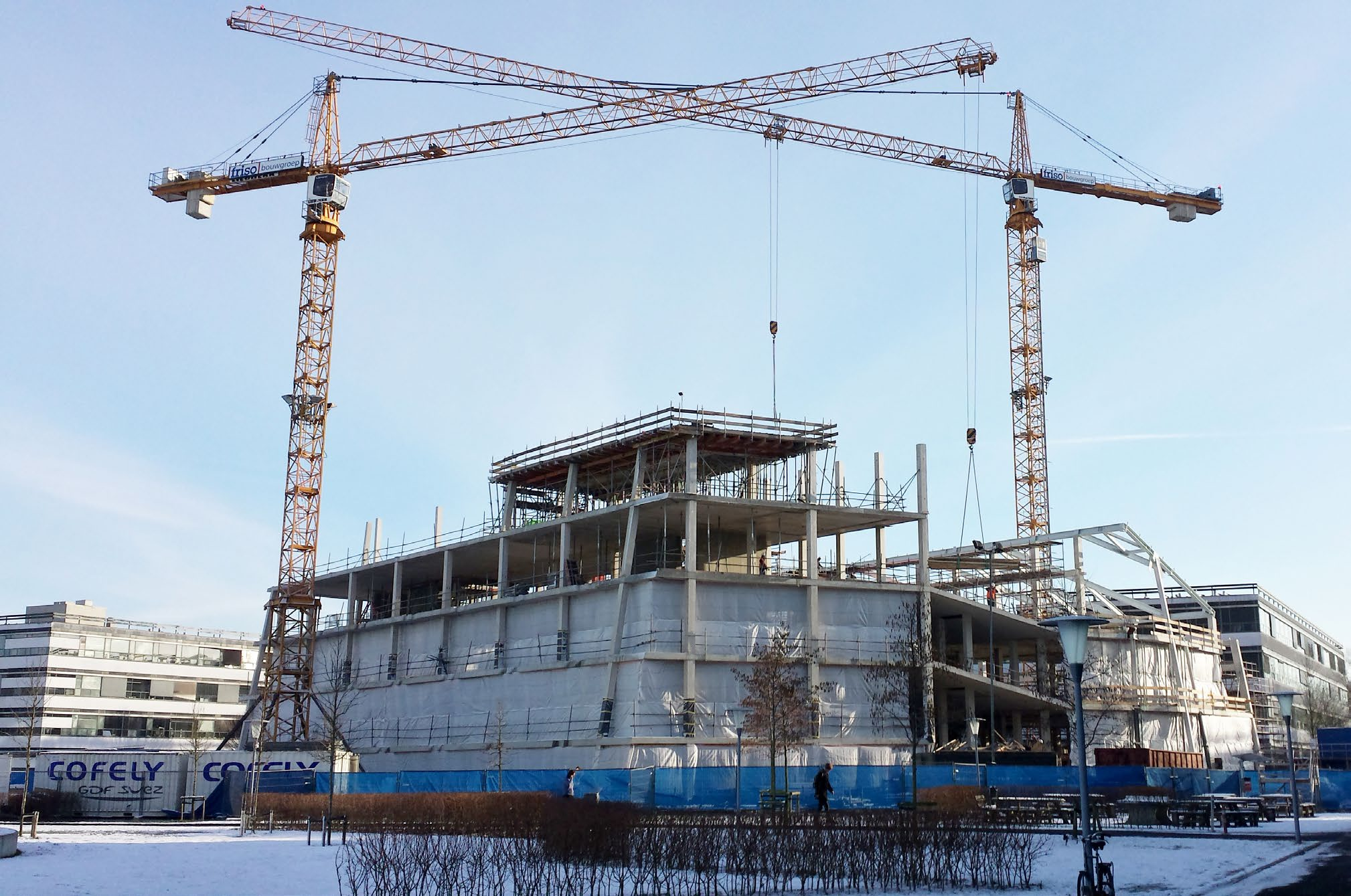 Lijst van gepionierde/gerealiseerde duurzame maatregelen op sociaal of economisch gebied Het gebouw en de gebruikers etaleren de transitie naar het gebruik van alternatieve en groene energiebronnen.