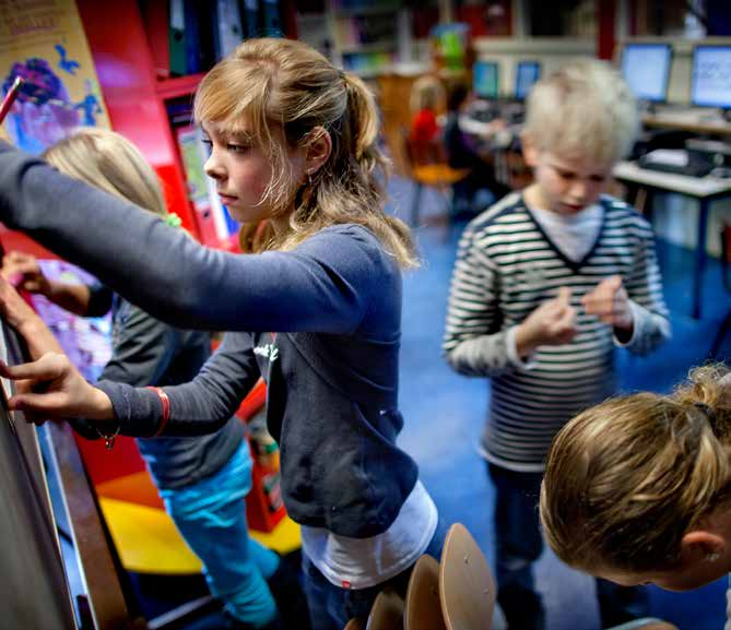 In de klas Proefjes Inleidende les Onderzoek in een laboratorium 10 Verdiepende les