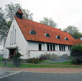 Kapellen grenst in het noorden aan Kalmthout en Nederlands Putte, in het oosten aan Wuustwezel, in het zuiden aan Brasschaat en Ekeren en in het westen aan Stabroek.