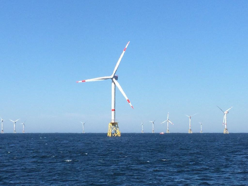 Wind op zee, stroom op land door Arjen van der Burg en Ruud Schutte Wij hebben al eerder bericht over de windmolens op zee hier voor de kust. De zaak wordt steeds concreter.