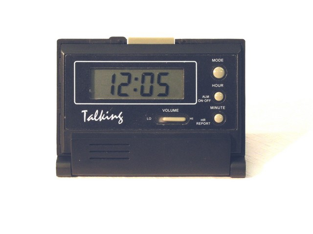 020001690 FRANSSPREKENDE polshorloge, uniseks, met digitale display. De wekker is op 4 geluiden instelbaar. Het horlogebandje is vervaardigd uit zwart neopreen.