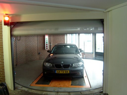 horecavoorziening in de binnenstad een ontheffing van de parkeereis krijgen, zonder financiële vergoeding: bedacht moet worden dat wanneer op enig moment de parkeergarages geen restcapaciteit meer