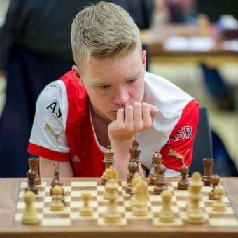 Verslag van het Open Kampioenschap van de Stad Weesp 2016 Thomas Beerdsen is de kampioen 2016 Het 38 ste Open Schaakkampioenschap van de Stad Weesp is gewonnen door de 18 jarige Thomas Beerdsen uit