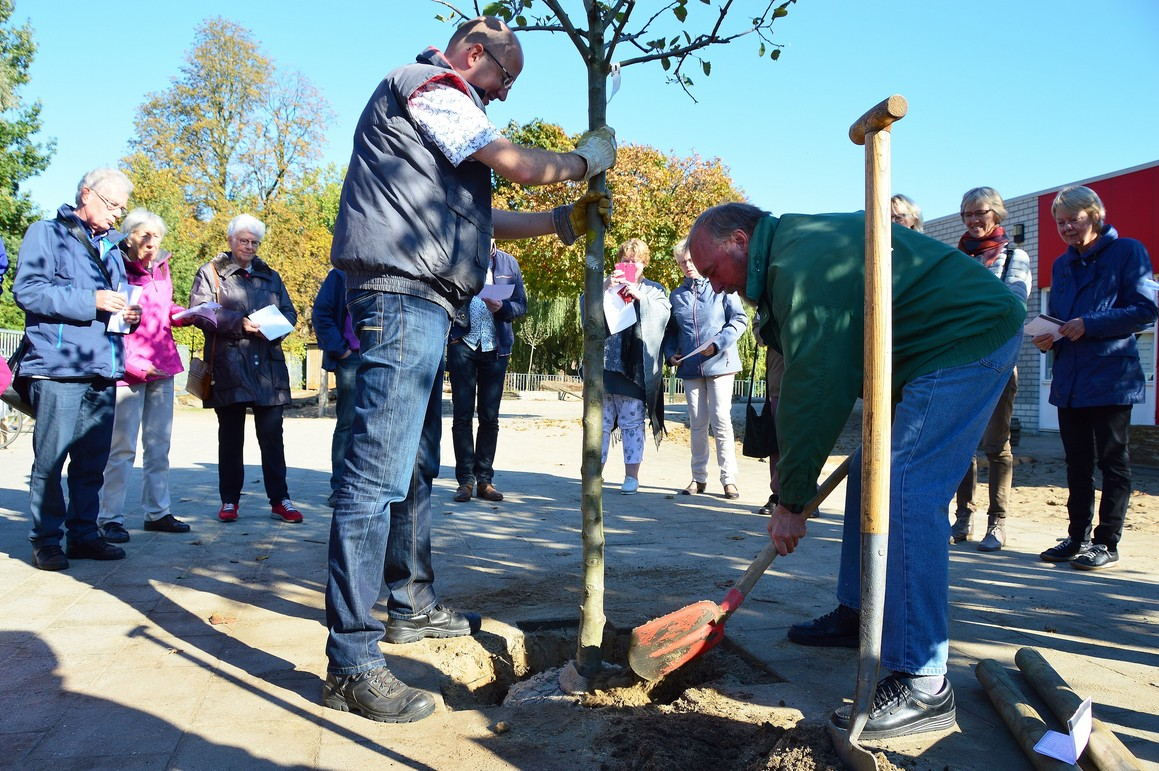 geschonken aan de voedselbank in Zutphen. Jammer dat die nog steeds in een behoefte moet voorzien. Ook op 16 oktober was er wat bijzonders: kanselruil.