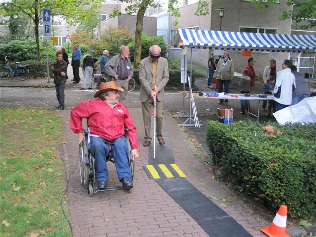 (gehandicapte) ouderen. Het is voor deze mensen een uitkomst om uit hun isolement te komen, maar ook om hun noodzakelijke bezoek aan ziekenhuis, arts, winkels etc. te doen.