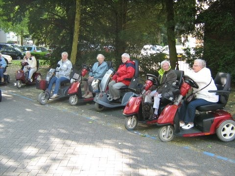 Uitreiking Pluim bij Mado door Trees Gomes en Dik Wentink Gladheidbestrijdingsplan Begin november 2009 heeft de SGB het gladheidbestrijdingsplan 2009/10 ontvangen met bijbehorend protocol.