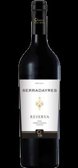 Serradayres wit en rood Nieuw in ons assortiment!! + Deze rode wijn wordt gemaakt van de Syrah, Castelão en de Tourigna- Nacional druiven.