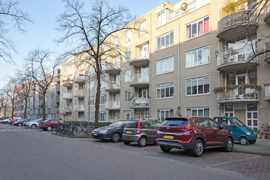 Van Woustraat 161-hs 1074 AK Amsterdam T: 020-672