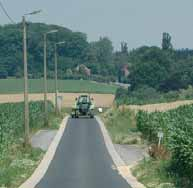 Dubbelrichtingsfi etspad tussen Pelikaan en Lennik Verbinding tussen de dorpskernen De Steenweg op Elingen en de Doornstraat vormen de verbinding tussen Pepingen en Elingen.