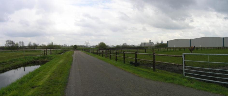 2 P l a n g e b i e d e n v o o r g e n o m e n p l a n n e n Het plangebied ligt aan de zuidoostzijde van het dorp Veendam, in het kilometerhok 1 254-568 en in uurhok 1 12-27.