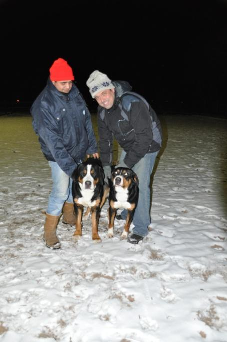 WIJ WENSEN IEDEREEN EEN GELUKKIG EN GEZOND 2011 29 december 2010: Pupjes Vandaag zijn we met Door naar de dierenarts geweest voor het maken van een echo.