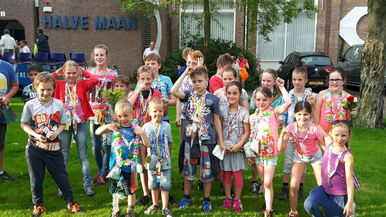 Activiteiten van onze vereniging Avondvierdaagse van 20-6 t/m 23-6 in Oostkapelle Het was weer gezellig!