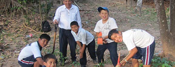 6. Natuur en Milieu Onderwijs Project Rurrenabaque in het Boliviaanse Amazonegebied Het project Het Natuur- en milieuonderwijsproject is het resultaat van een initiatief van de inheemse Tacana