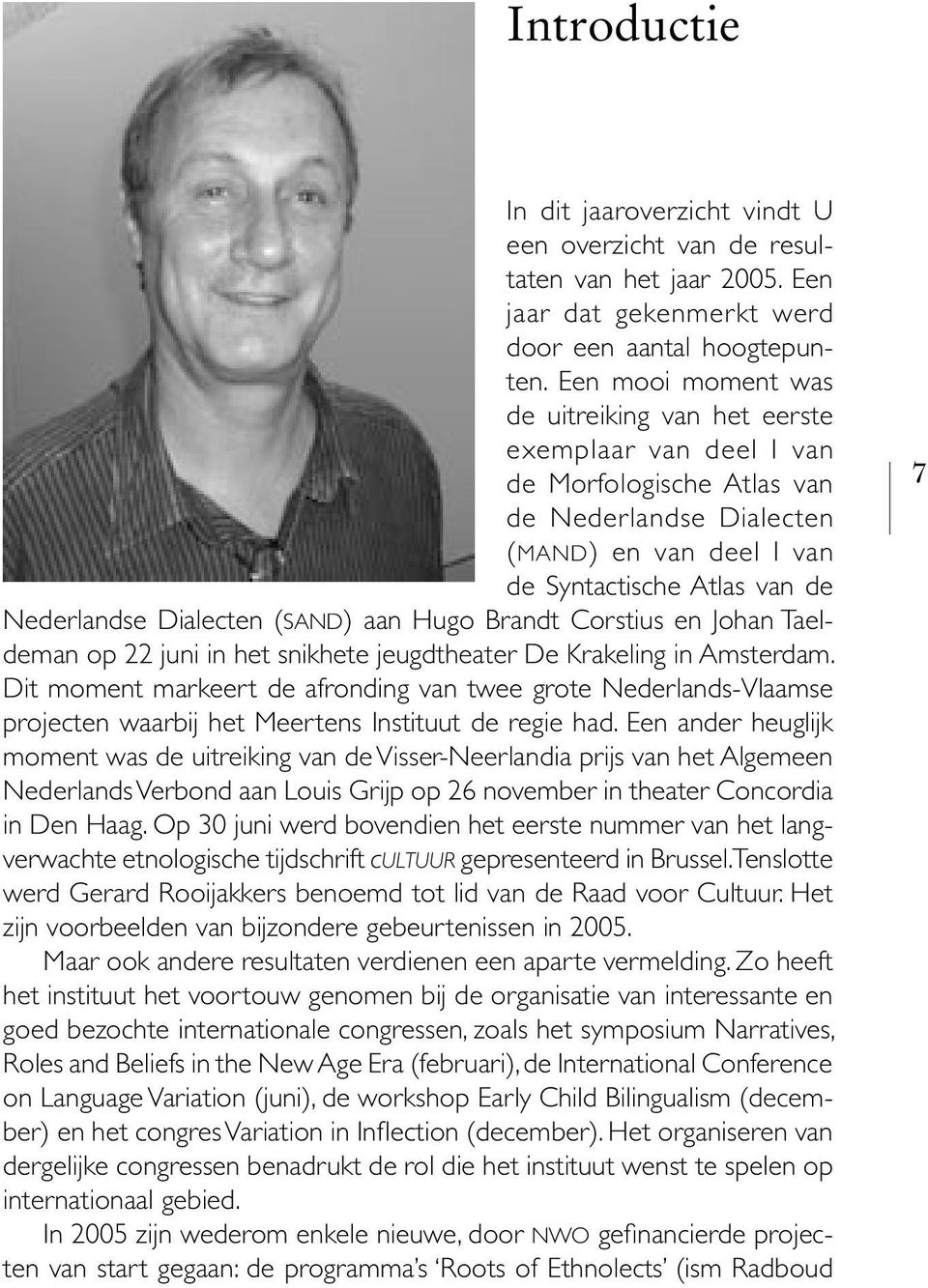 Dialecten (SAND) aan Hugo Brandt Corstius en Johan Taeldeman op 22 juni in het snikhete jeugdtheater De Krakeling in Amsterdam.