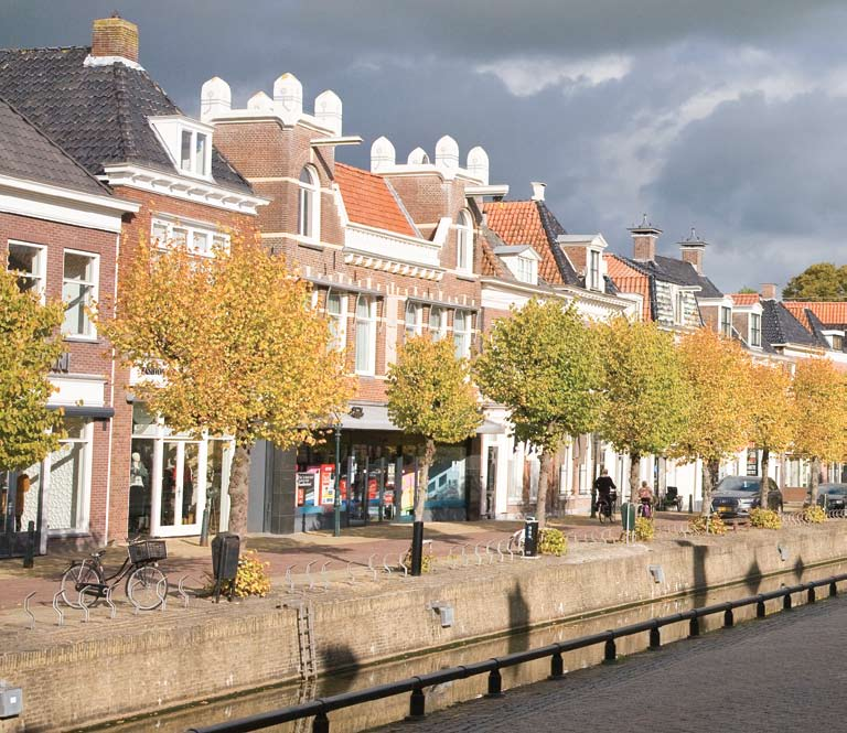 egionieuws & R E G I S T E R 600 Wij kwamen aan in St. Nicolaasga en zagen dat het parkeerterrein bij De Najaarstoerrit regio Noord op 9 oktober 2016 N Noord Oorsprong al vol was.