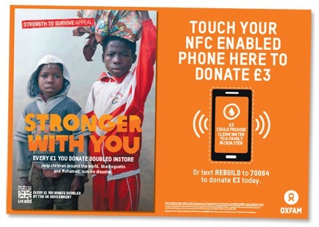 21 NFC IN COMBINATIE MET SMS Oxfam Novib heeft een experiment uitgevoerd met poster en armbanden