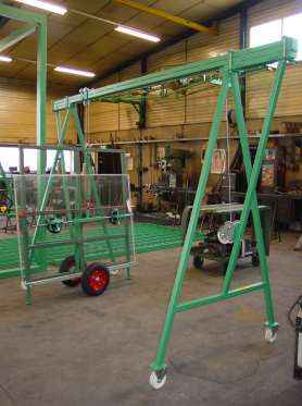 Code: VA210 This crane is available in various sizes, can be disassembled and available with manual winch or electric winch. Ideal for lifting a panel of a A frame on site, on to trolley.