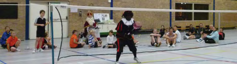 Badmintonclub Steenderen Onverwacht bezoek. Op donderdag 3 december werden we blij verrast door het onverwachte binnenkomen van Sinterklaas en Zwarte Piet. Wat een leuke verrassing!