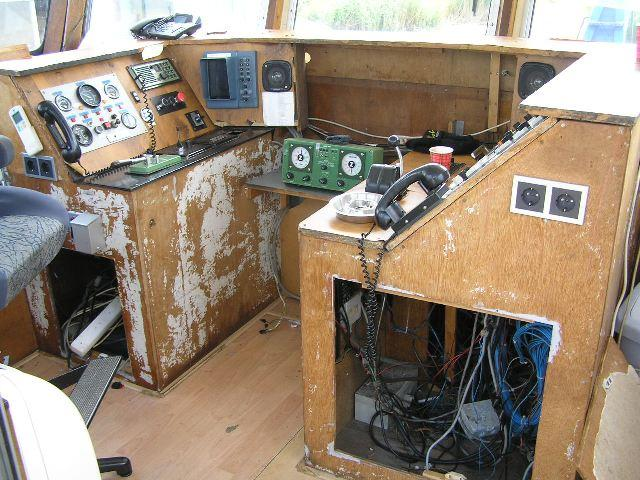 9. Nautische Instrumenten Marifoons : Sailor / RT 144 B; Sailor / RT 2048. Radar : niet aanwezig. Combipiloot : Radio Holland / Euro 600. Bochtaanwijzer : Radio Holland / Euro 500.