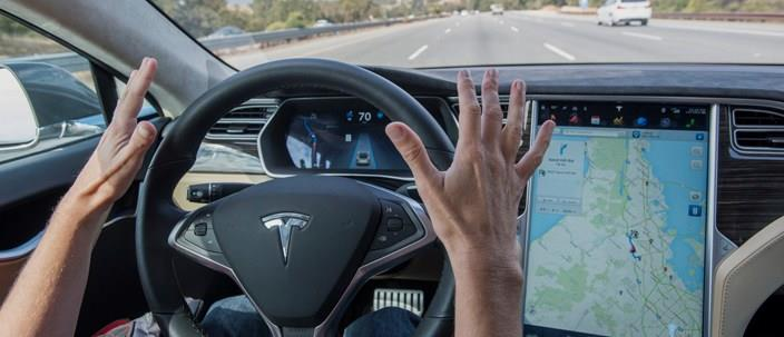 NMCU vraagt Elon Musk: wordt Tesla's 'automatische piloot' behoorlijk getest met motoren?