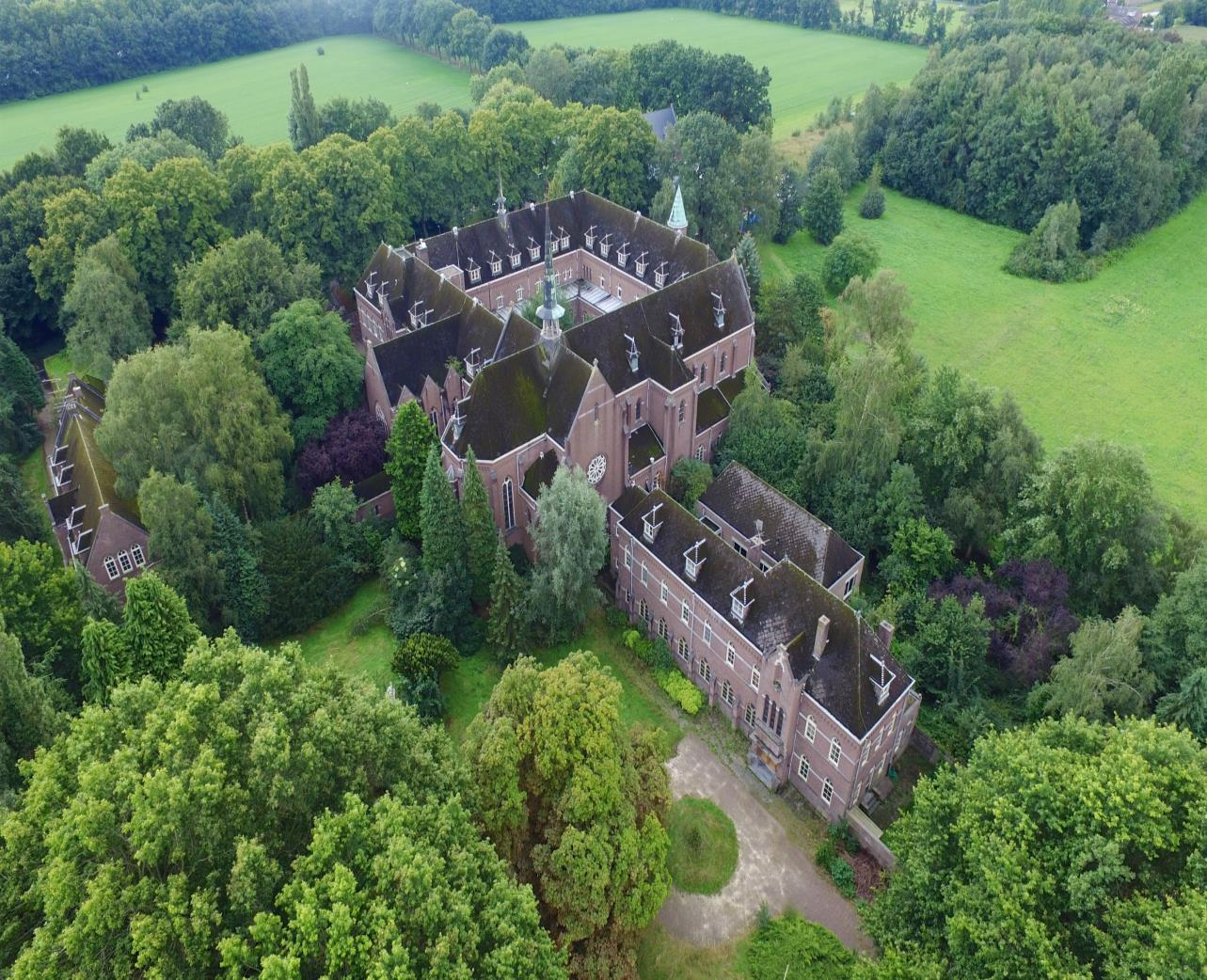 Koningsoord Berkel-Enschot Koningsoord is gebaseerd op het Leyhoeve concept maar meer gericht op het samenleven van jong en oud.