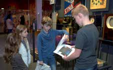 Groep 4 In het museum In het Spetterlab ontdekken de leerlingen hoe voorwerpen in een museum worden bewaard.