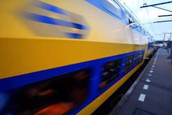 Een paar kengetallen van NS 1.2 miljoen reizen per dag 15 miljard reizigerskilometers/jaar 2.