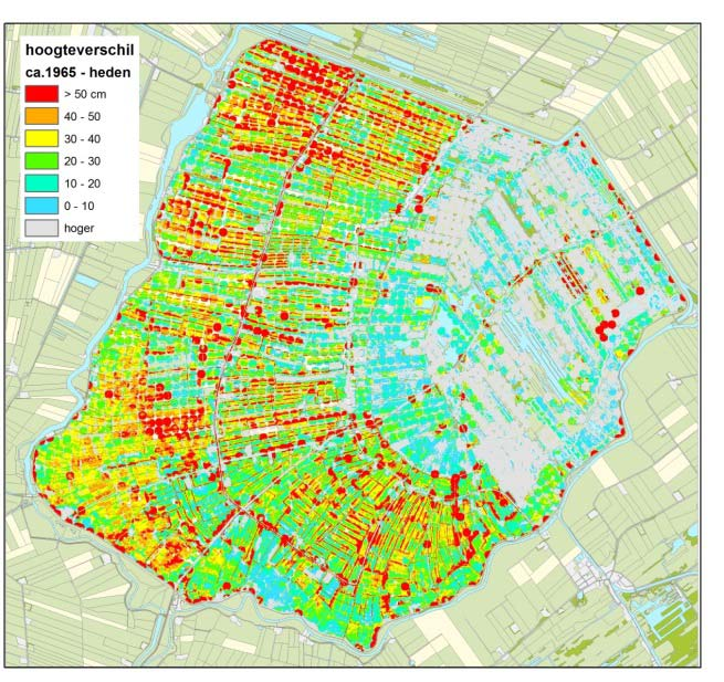 Figuur 7.7 Hoogtekaart (m NAP) Figuur 7.8 Hoogteverschil tussen (metingen uit de periode 1960-1975 en het AHN2 In figuur 7.9 staan de zomerpeilen zoals die recent door het Wetterskip zijn aangeleverd.