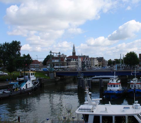 ZICHT OVER DIJKPOLDER VANAF DE A20 KOMENDE VANUIT NAALDWIJK 32 A20 ZONE ZICHT OP GROTE KERK VANAF A20 ZICHT OP GROTE