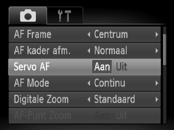 Opnamen maken met AF lock U kunt de focus vergrendelen. Als de focus is vergrendeld, wordt de afstand waarop wordt scherpgesteld niet veranderd, ook niet als u de sluiterknop loslaat.