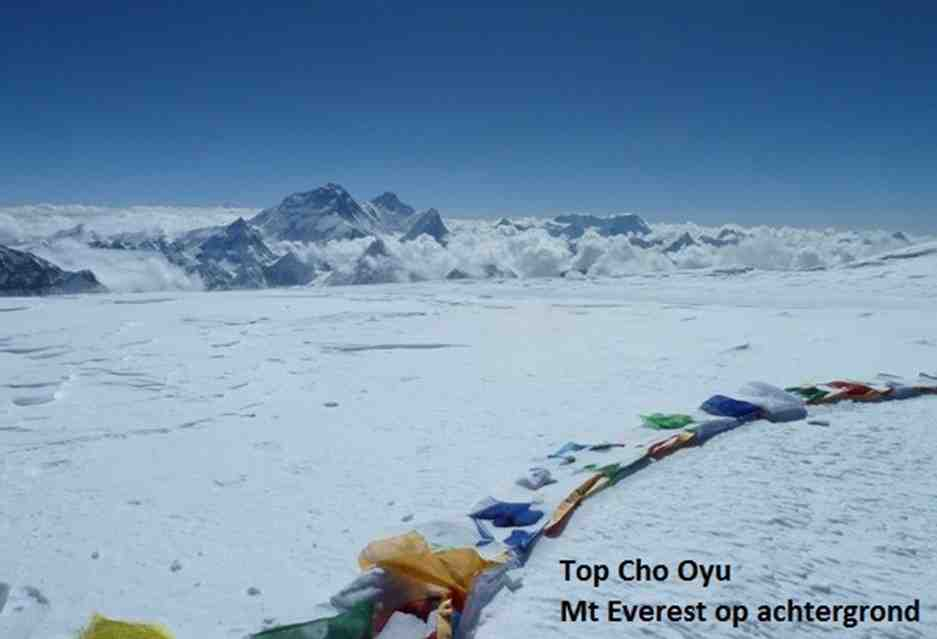 CHO OYU 2011 (slot). De top (8201m) Rudi en Urbain bereiken de top van de Cho Oyu omstreeks 11.30 uur en nemen er enkele foto s.