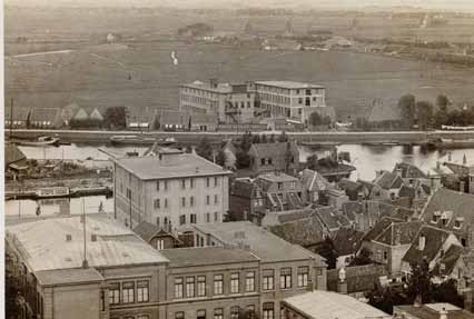 De chocoladefabriek van Ringers Marlies ten Berge Ringers is zonder twijfel de beroemdste fabriek van Alkmaar geweest.