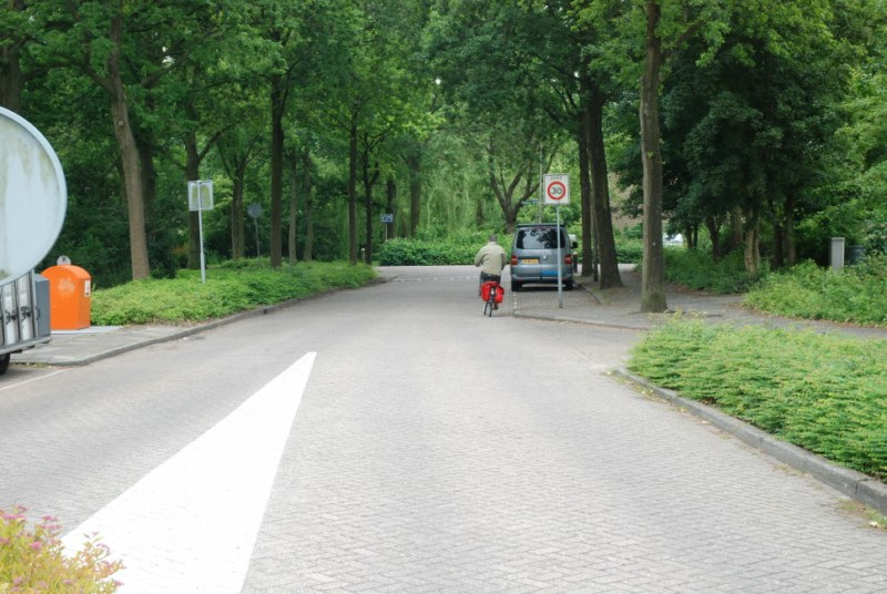 3.3.6 Aansluiting fietspad vanaf rotonde BBS in Groenoord. Verkeersituatie Het fietspad dat vanaf de rotonde BBS naar Groenoord leidt, sluit op deze locatie op de rijbaan aan.